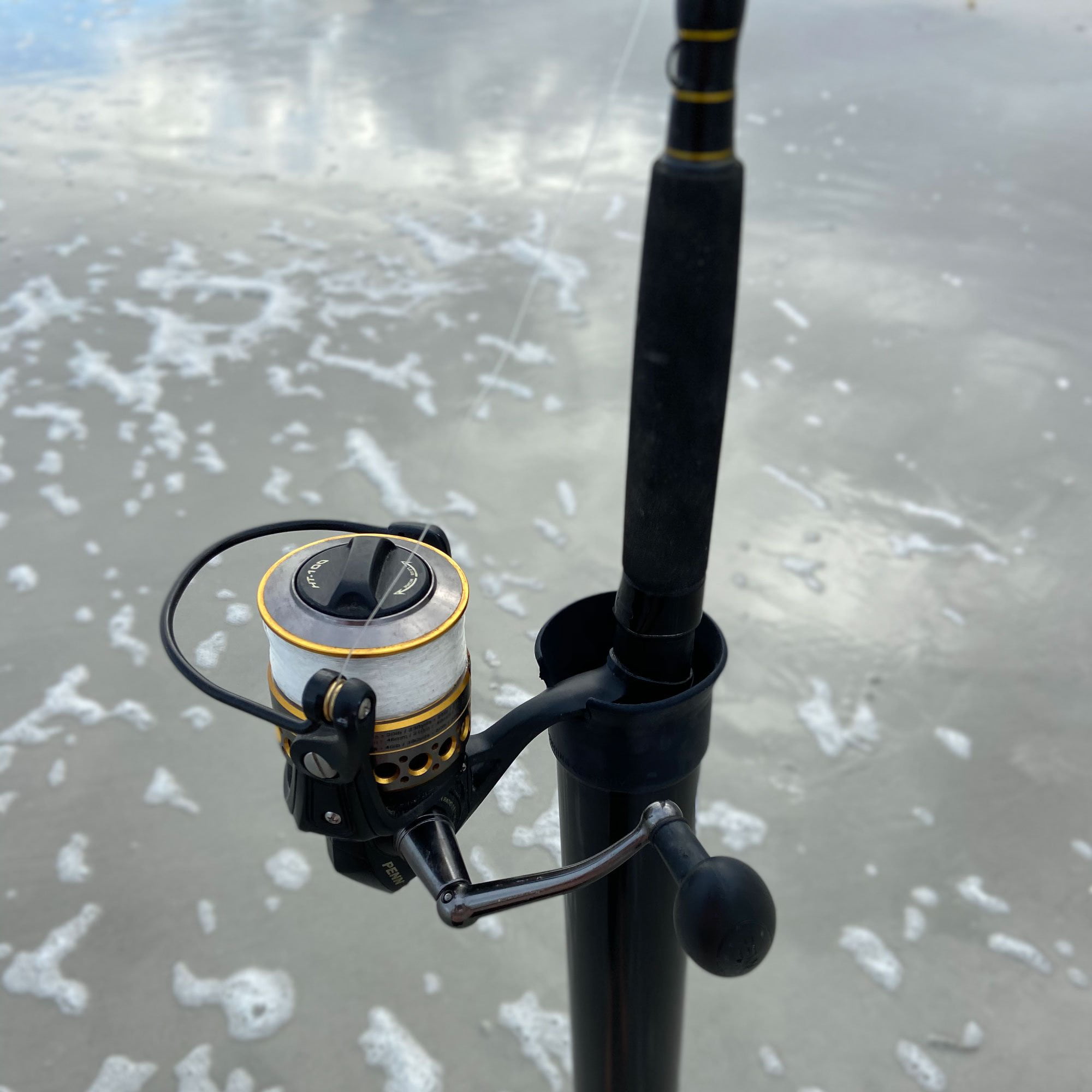 Exploring the Benefits of Surf Fishing Rod Holders插图1