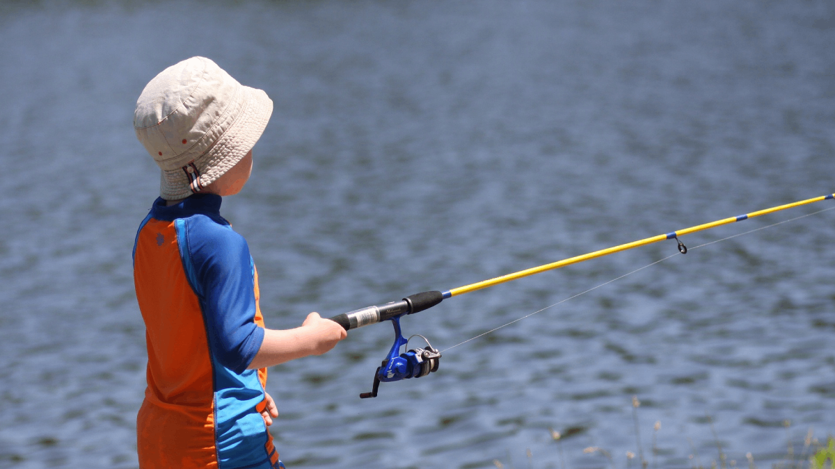 Reeling in the Fun: Choosing the Perfect Fishing Rod for kids插图2